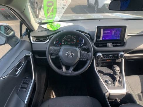 Used 2025 Toyota RAV4 XLE AWD/4WD image 17