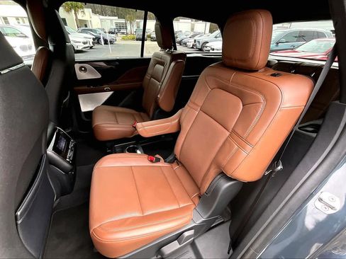 Used 2023 Lincoln Aviator Reserve w/ Equipment Group 201A image 19