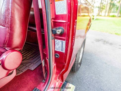 Used 1995 Ford Bronco XLT image 49