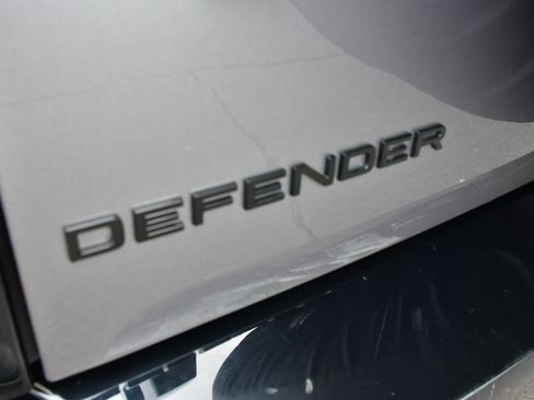 Used 2024 Land Rover Defender 90 X-Dynamic SE image 9
