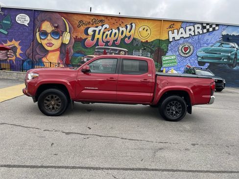 Used 2021 Toyota Tacoma SR5 AWD/4WD image 2