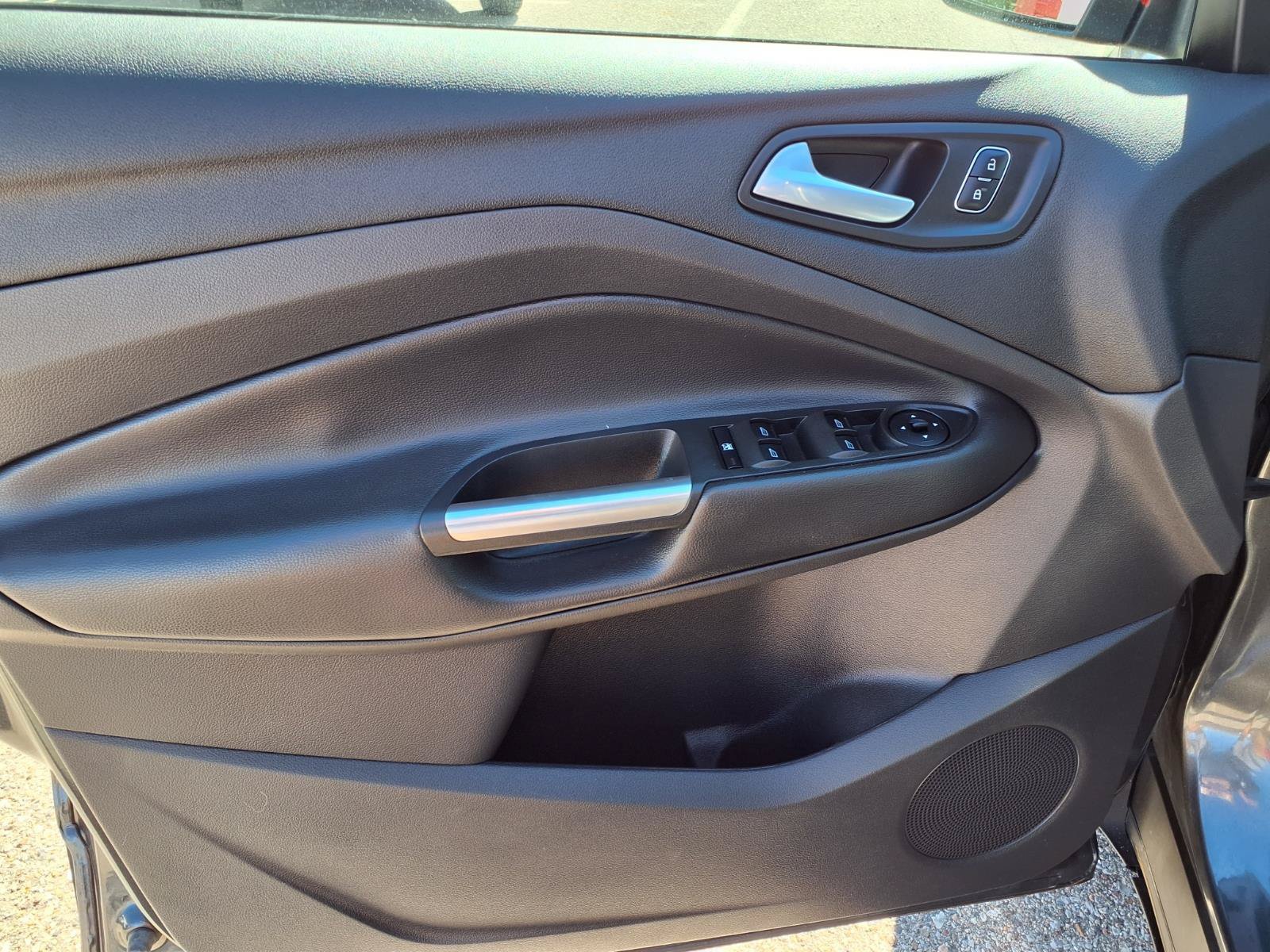 Used 2017 Ford Escape SE w/ SE Cold Weather Package FWD image 16