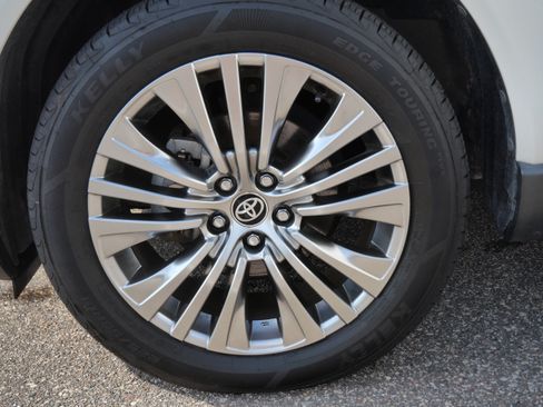 Certified 2021 Toyota Venza Limited w/ Advanced Technology Package AWD/4WD image 15
