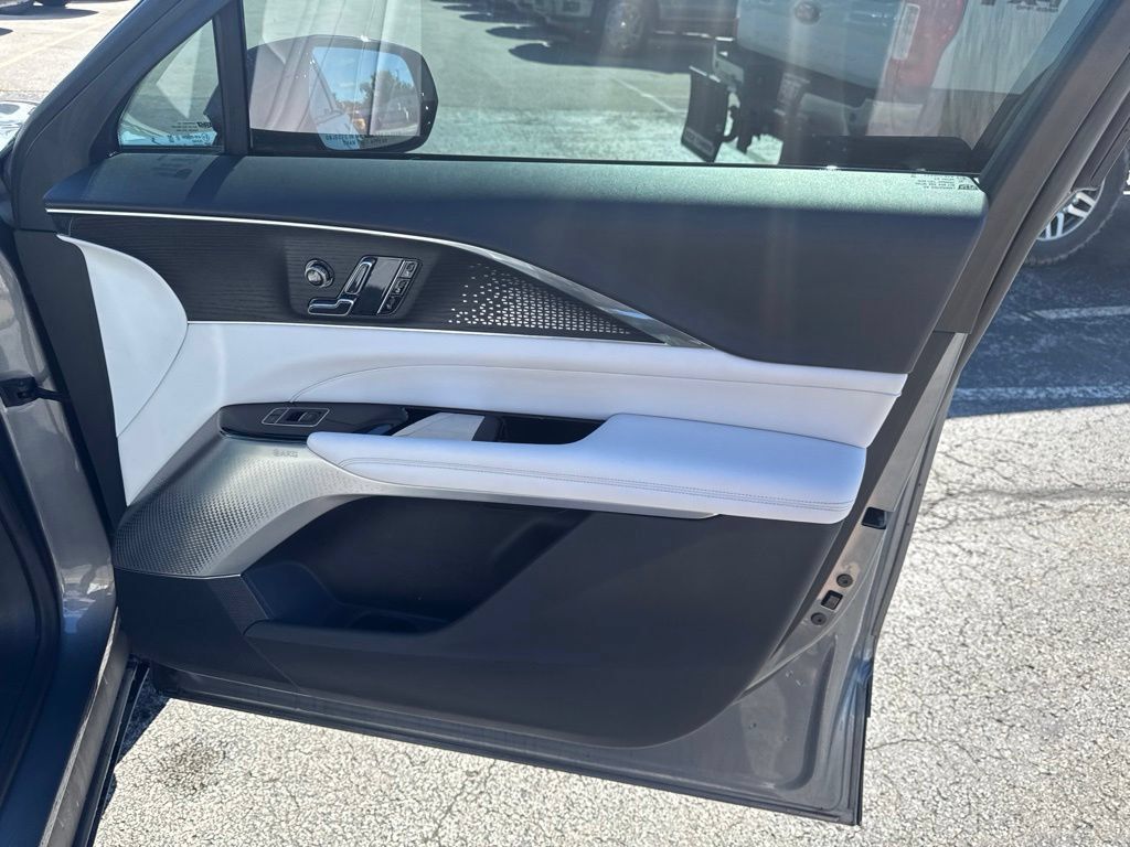 Used 2023 Cadillac Lyriq 2WD image 32