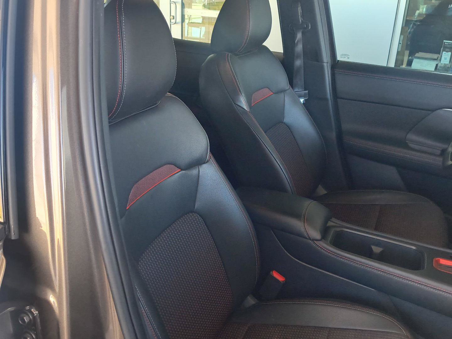 Used 2025 Nissan Kicks SR FWD image 35