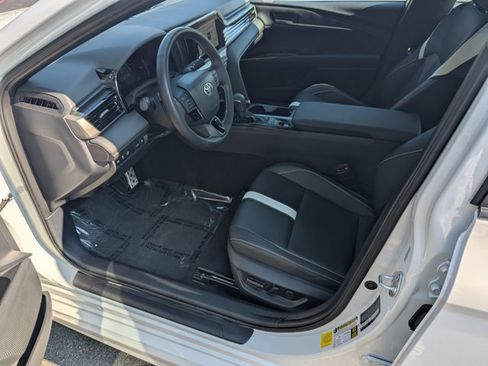 Used 2025 Toyota Camry SE image 9