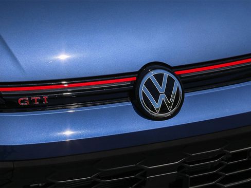 New 2025 Volkswagen GTI SE image 5