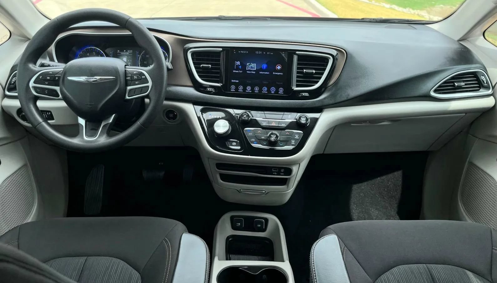 Used 2017 Chrysler Pacifica Touring FWD image 25