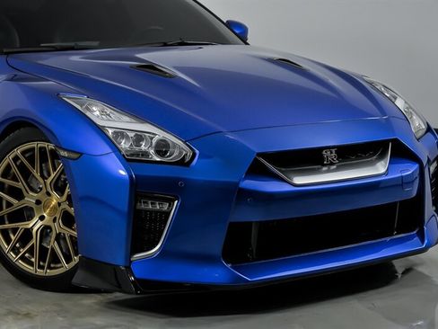 Used 2020 Nissan GT-R Premium AWD/4WD image 3