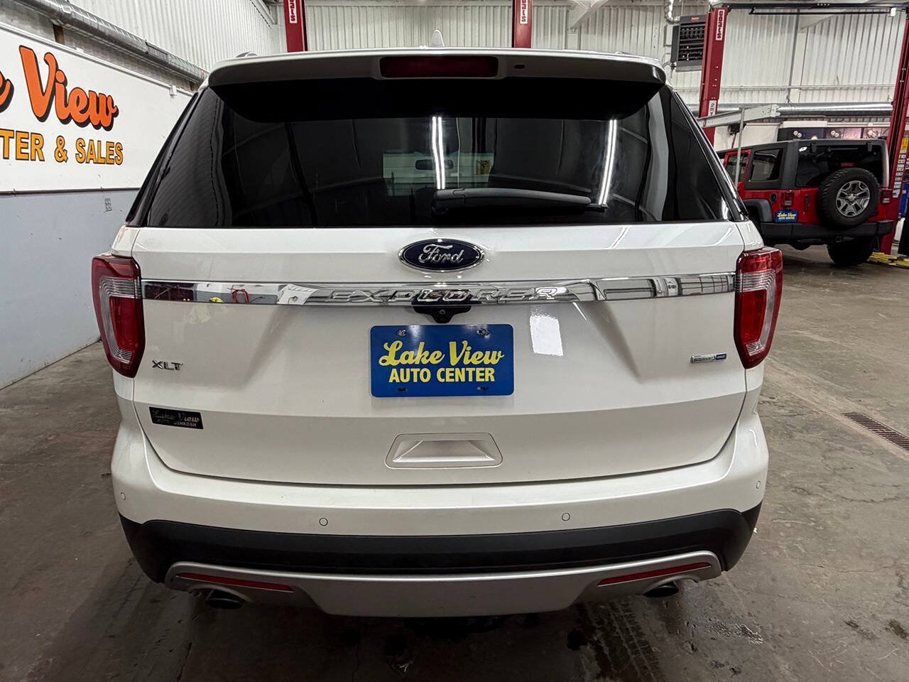 Used 2016 Ford Explorer XLT w/ Equipment Group 202A AWD/4WD image 7