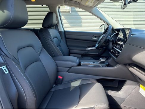 New 2026 Nissan Pathfinder SL image 8