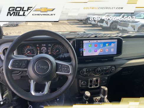 Used 2024 Jeep Wrangler Unlimited Sahara AWD/4WD image 17