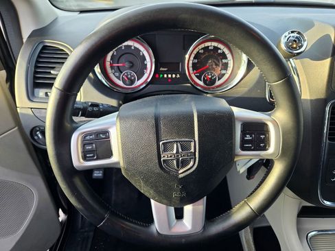 Used 2016 Dodge Grand Caravan SXT w/ UConnect Hands-Free Group image 36