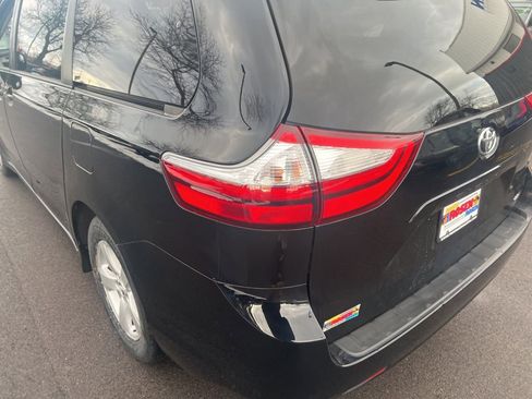 Used 2019 Toyota Sienna LE image 29