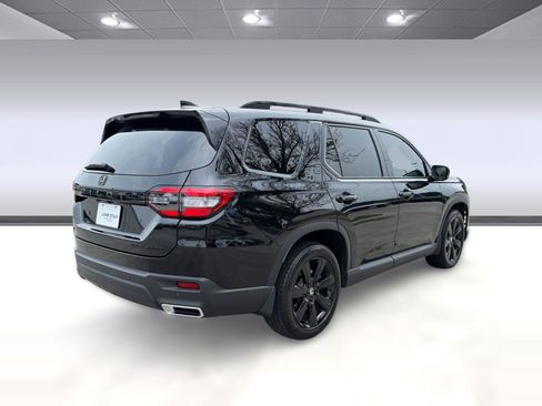 Used 2025 Honda Pilot Black Edition image 9