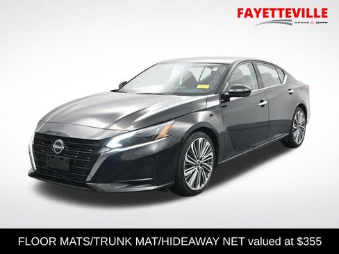 Used 2023 Nissan Altima 2.5 SL image 1