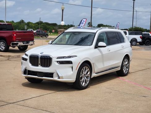 Used 2025 BMW X7 xDrive40i AWD/4WD image 3