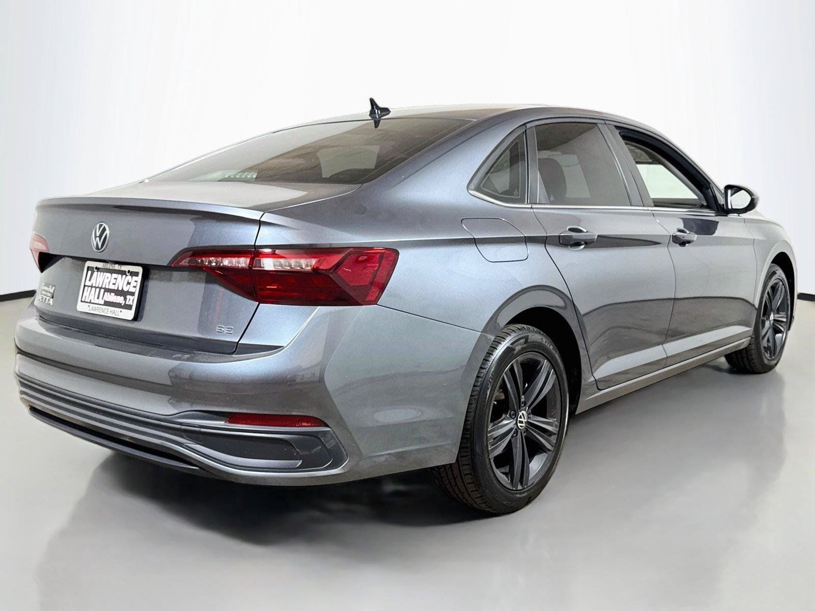 Used 2022 Volkswagen Jetta SE FWD image 4