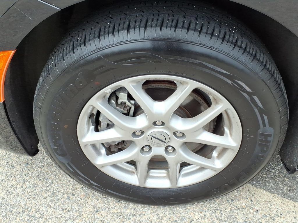 Used 2024 Chrysler Pacifica Touring-L FWD image 9