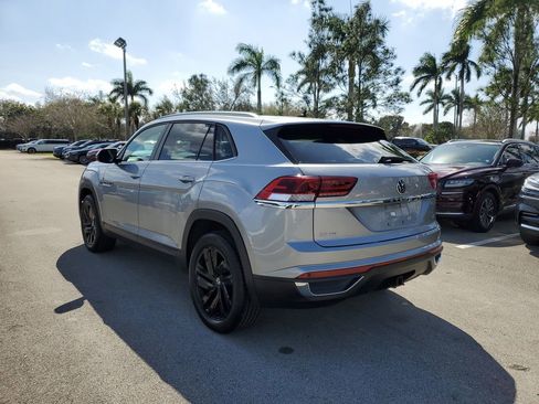 Used 2020 Volkswagen Atlas Cross Sport SE w/ Panoramic Sunroof Package image 3