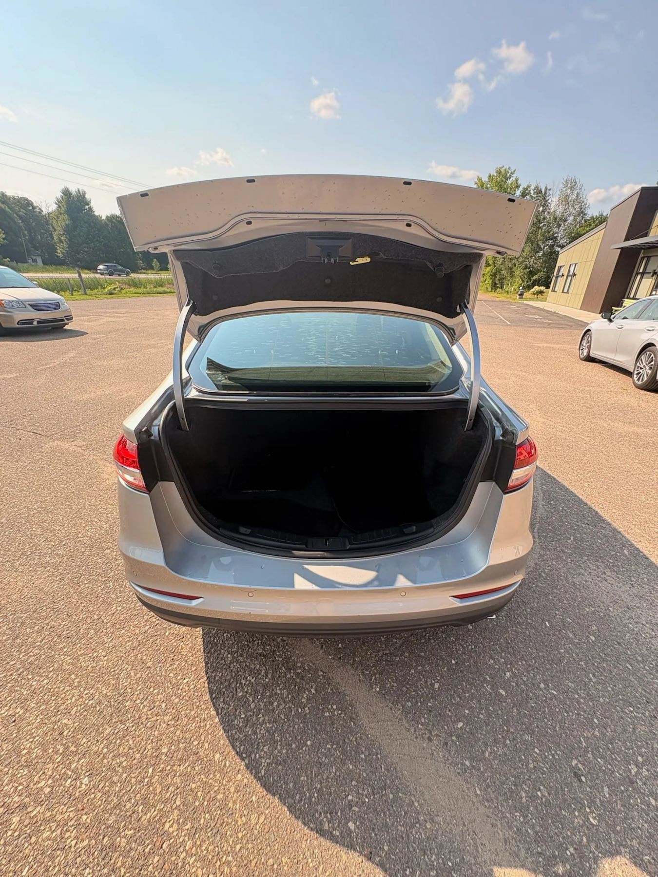 Used 2020 Ford Fusion SE FWD image 33