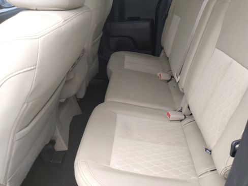 Used 2017 Nissan Titan SV image 18