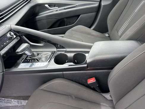 Used 2025 Hyundai Elantra SEL FWD image 22