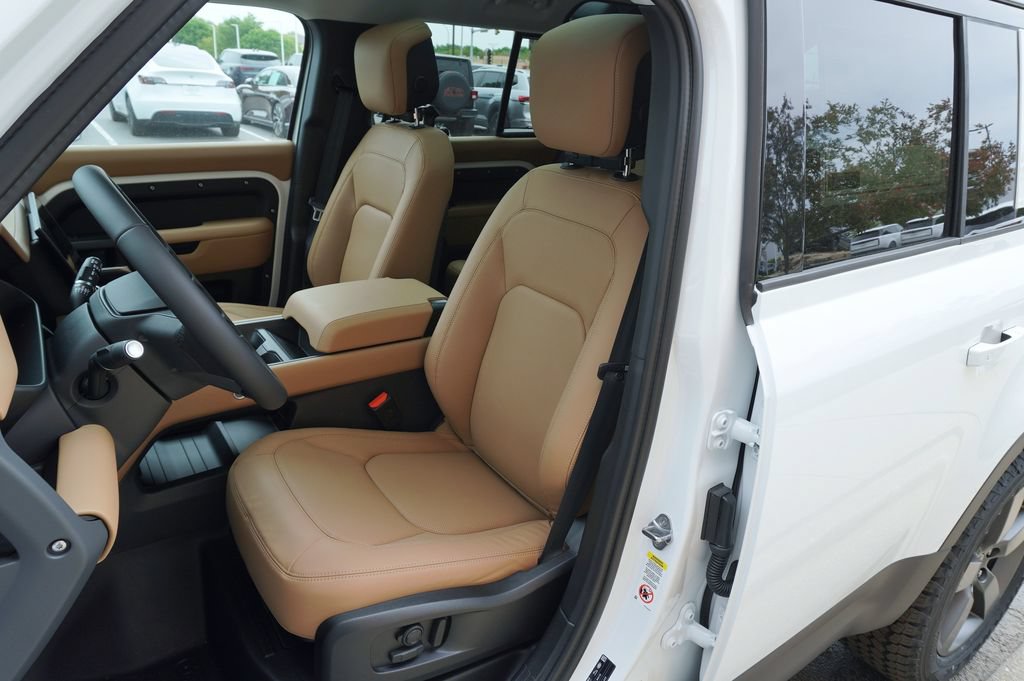 Used 2026 Land Rover Defender 110 S AWD/4WD image 13
