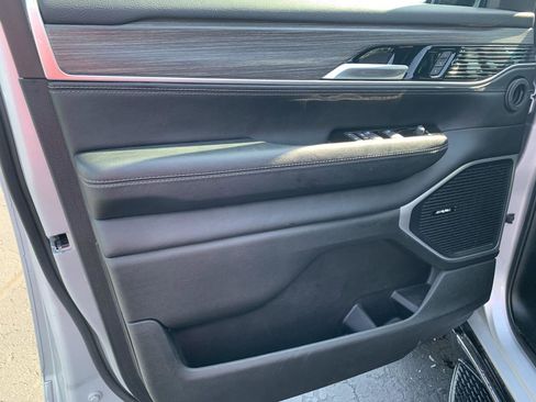 Used 2024 Jeep Wagoneer Series III image 16