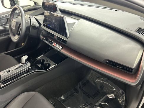 Used 2025 Toyota Prius Plug-In Hybrid image 26