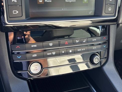 Used 2018 Jaguar F-PACE Prestige image 26