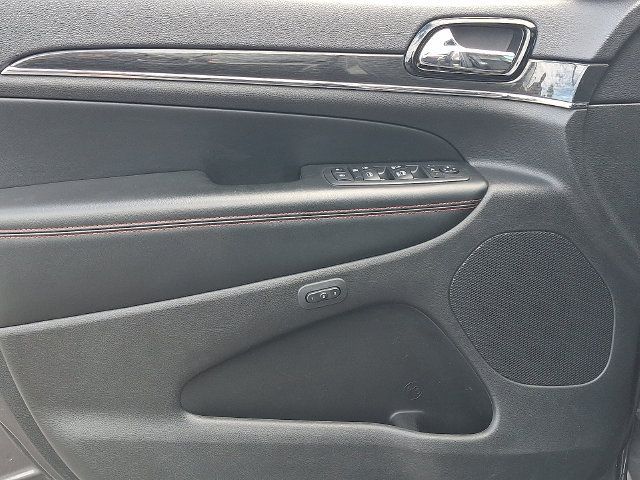 Used 2019 Jeep Grand Cherokee Trailhawk AWD/4WD image 13