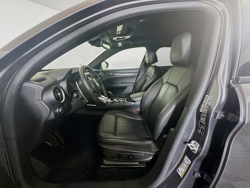Used 2023 Alfa Romeo Stelvio Sprint image 13