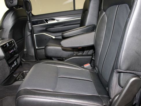 Used 2024 Jeep Wagoneer Series III image 26