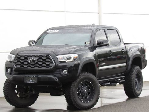 Used 2023 Toyota Tacoma TRD Off-Road w/ Technology Package AWD/4WD image 1