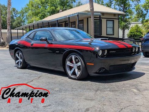 Used 2016 Dodge Challenger R/T RWD image 1