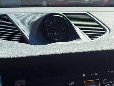 New 2026 Porsche Macan image 25