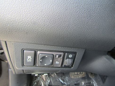 Used 2012 Nissan Versa 1.8 S w/ Plus Pkg FWD image 21