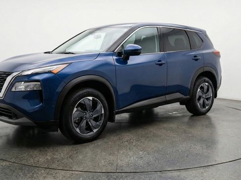 Used 2025 Nissan Rogue SV FWD image 3
