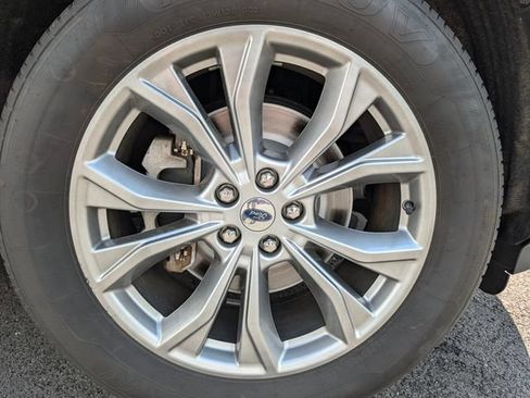 Used 2022 Ford Explorer Limited w/ Equipment Group 301A AWD/4WD image 9