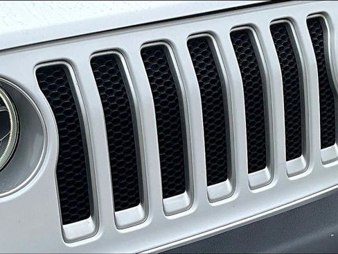 Used 2020 Jeep Wrangler Unlimited Sahara image 28