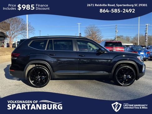 Used 2025 Volkswagen Atlas SE w/ Panoramic Sunroof Package image 2