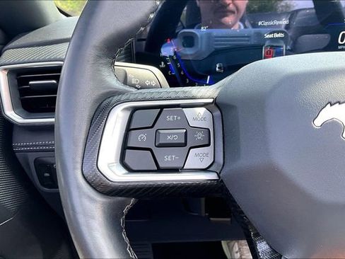 Used 2025 Ford Mustang Premium image 17