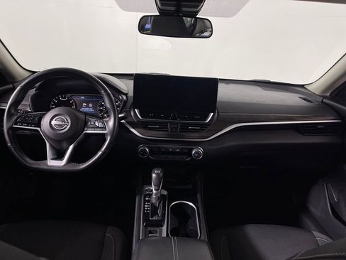 Used 2024 Nissan Altima 2.5 SV w/ SV Premium Package image 14