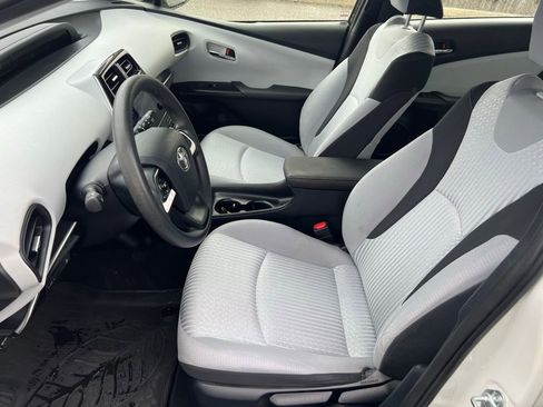 Used 2016 Toyota Prius Two FWD image 13