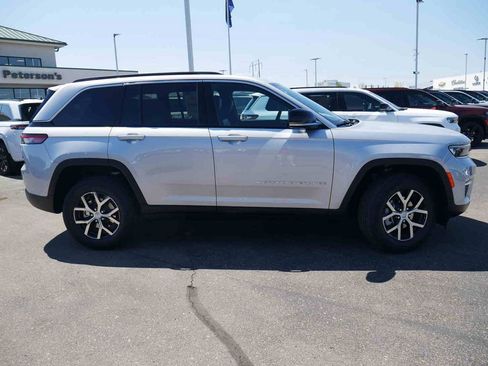 New 2025 Jeep Grand Cherokee Limited image 21