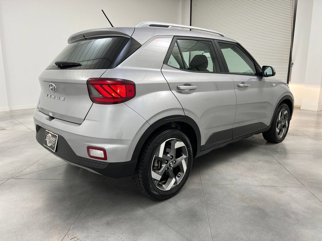Used 2025 Hyundai Venue SEL FWD image 9