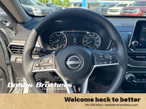 Used 2024 Nissan Altima 2.5 SV FWD image 16