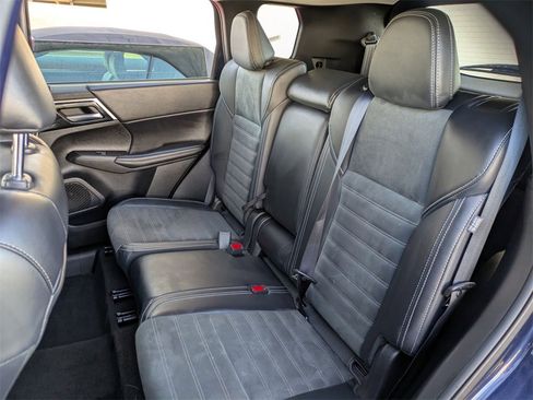 Used 2024 Mitsubishi Outlander SE image 24