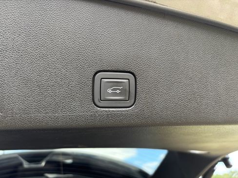 Used 2025 Cadillac XT6 Premium Luxury w/ Technology Package image 41